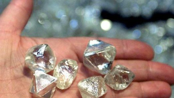 G7 введе заборону на прямі постачання російських алмазів