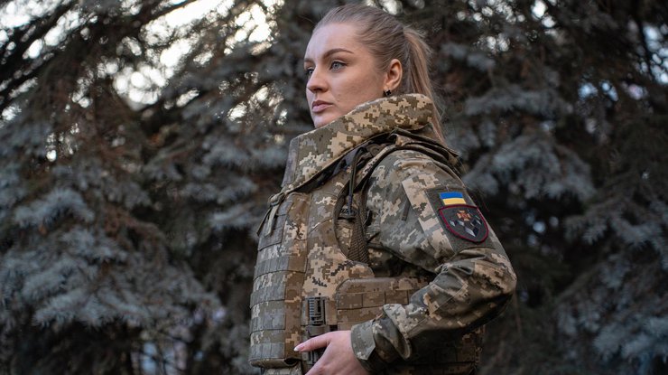 Міноборони сертифікувало перший бронежилет для українських захисниць