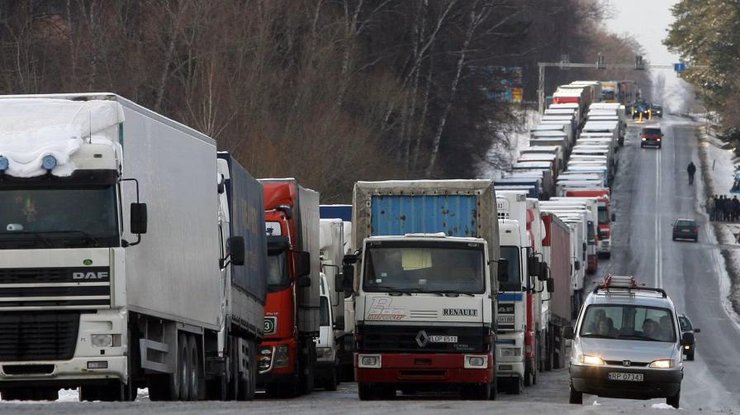 9 мільярдів євро: в Асоціації автоперевізників порахували збитки від блокади поляками кордону (відео)