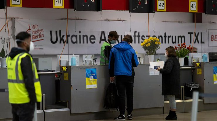 Україна вимагає від Євросоюзу "повернути" біженців - Politico