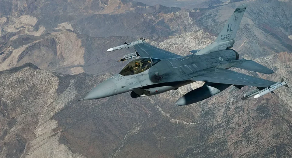 F-16,