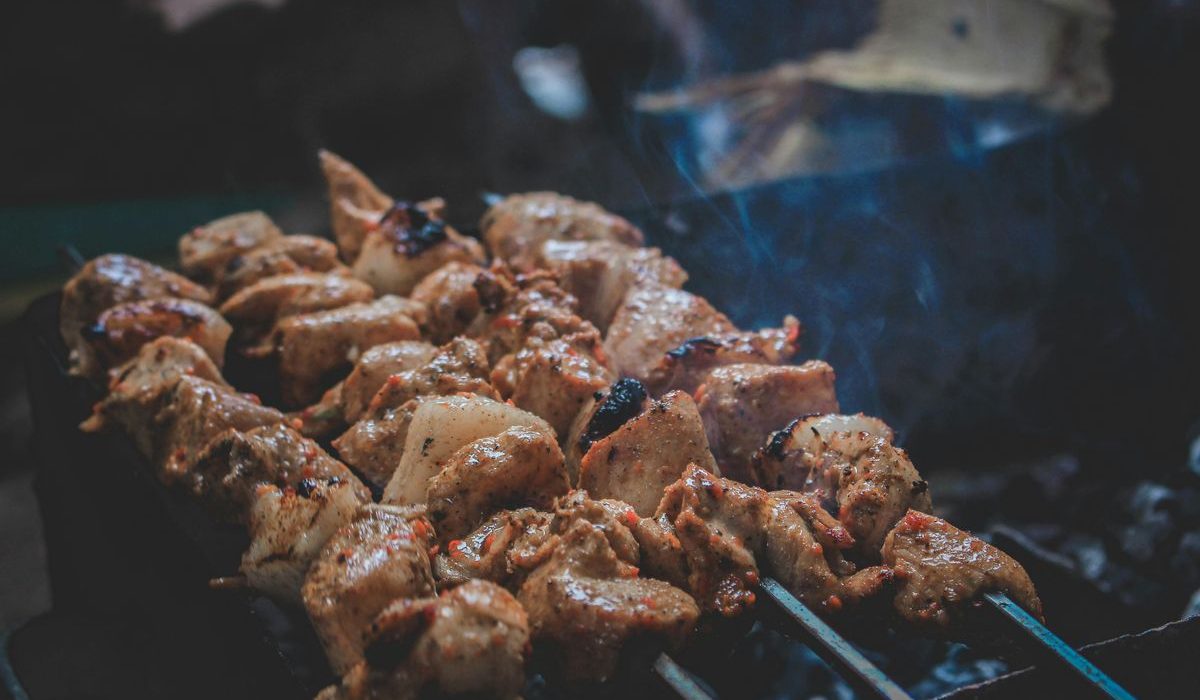 Как выбрать посуду для маринования мяса и какую точно нельзя использовать?