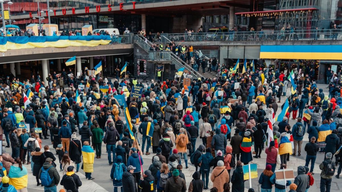 украинские беженцы просят защиты у шведов