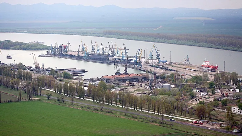 ремонт порту та причалів в Рені 2025
