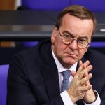 Чому у 2025 році кнопкові телефони знову в моді: тренд технологічного мінімалізму