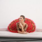 Хто така Анна Малігон: українська модель OnlyFans, яка з’явилась у відео з роботом Tesla