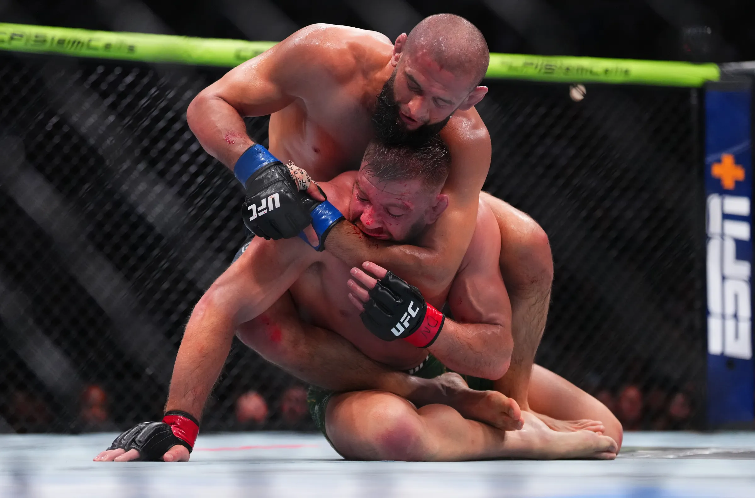 Чимаєв став чемпіоном UFC та встановив рекорд кількості ударів
