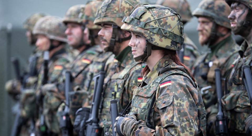 Німеччина розглядає призов жінок до Бундесверу