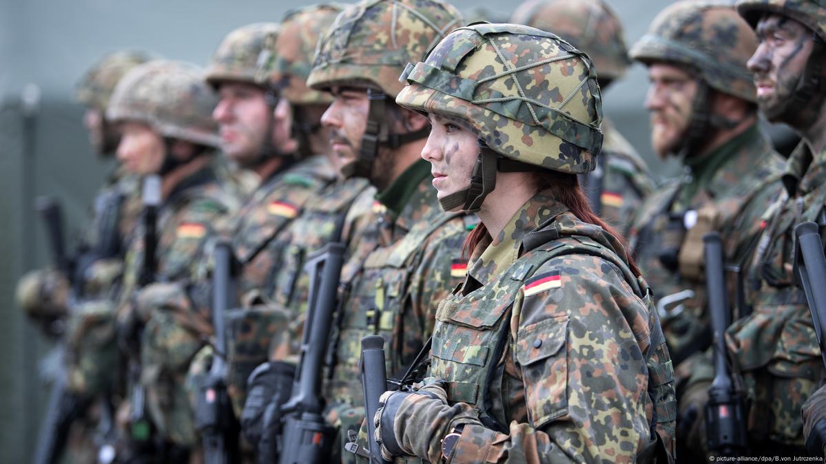 Німеччина розглядає призов жінок до Бундесверу