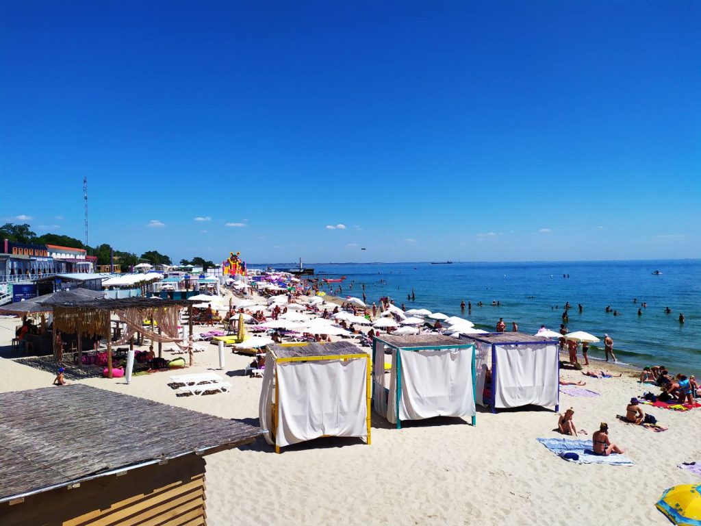Погода в Одесі сьогодні 12 серпня 2025 теплий день і море +24°C