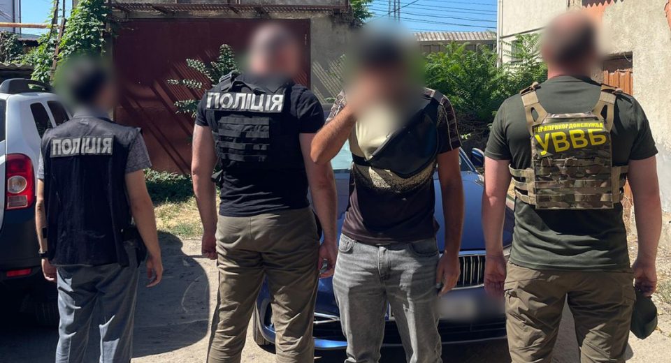 В Одесі викрили схему хабаря прикордоннику за $7500 щоб виїхати в Молдову