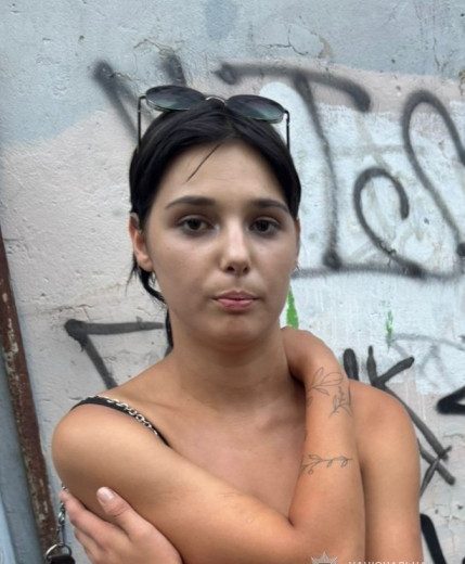 Зникла 15-річна Алла Вдовиченко поліція Одеси просить допомоги