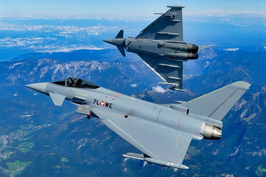 Британські літаки Typhoon розпочали патрулі над Польщею