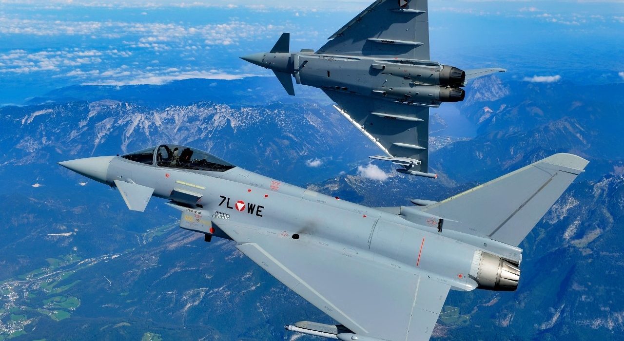 Британські літаки Typhoon розпочали патрулі над Польщею