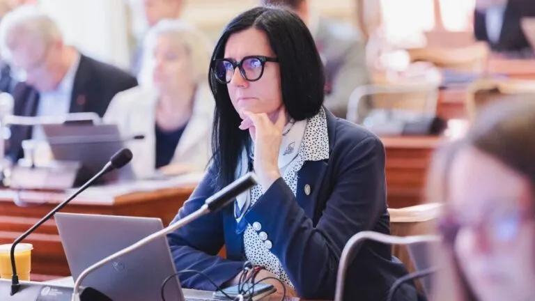 Депутатку Гданська відсторонили за образу таксиста з України