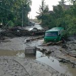 Чи можна мити підлогу гарячою водою? Поради та рекомендації домогосподаркам