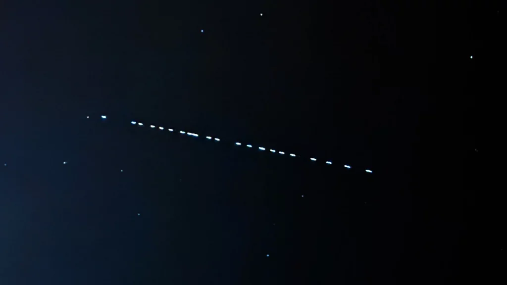 Супутники Starlink масово згорають у атмосфері Землі
