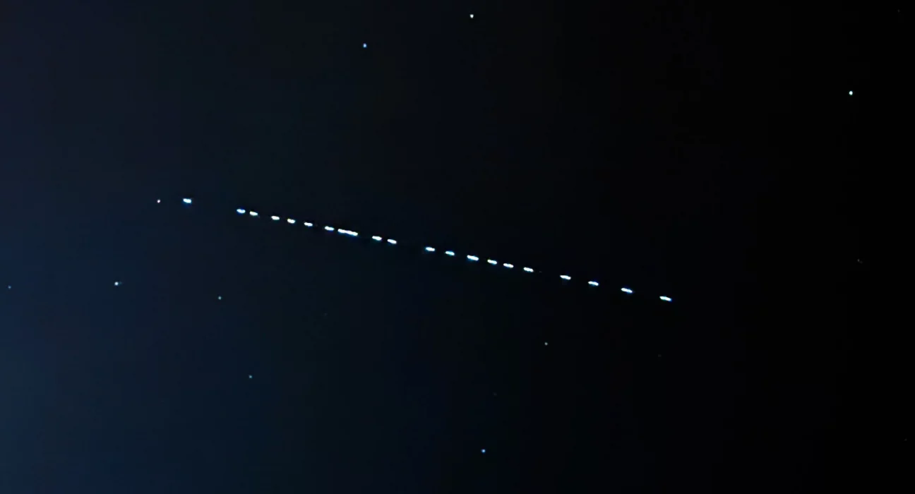 Супутники Starlink масово згорають у атмосфері Землі
