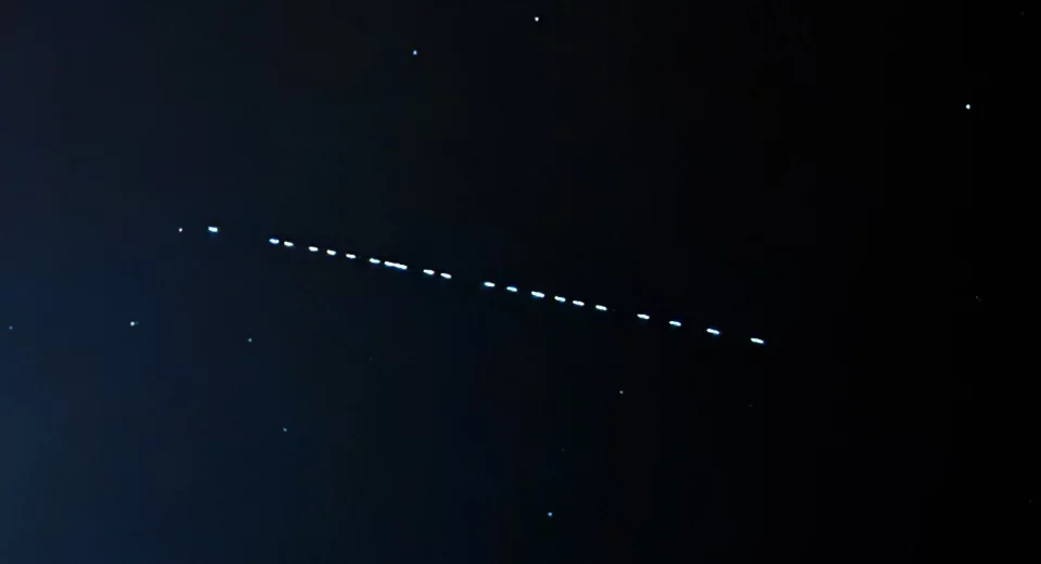 Супутники Starlink масово згорають у атмосфері Землі
