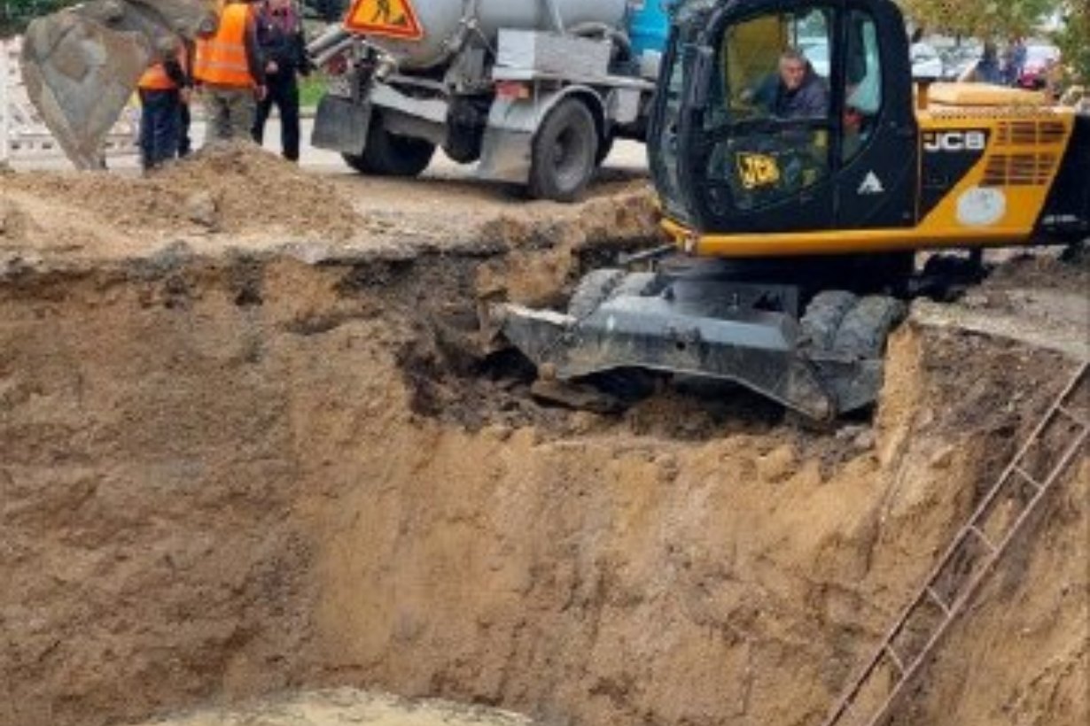 Аварійні роботи на магістральному водогоні в Одесі, жовтень 2026