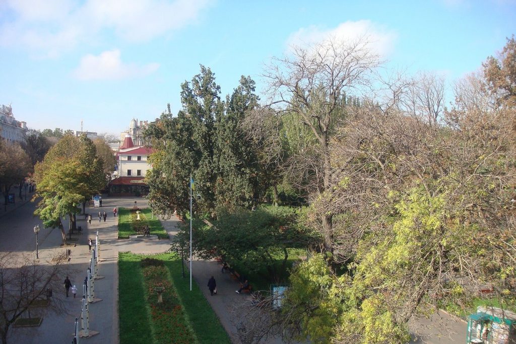 Дерибасівська вулиця і Міський сад в Одесі