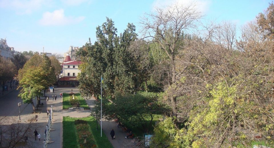 Дерибасівська вулиця і Міський сад в Одесі