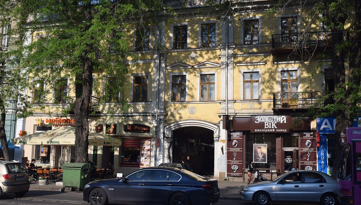 Будинок на вулиці Преображенській, 40 в Одесі, де розташований готель «Центральний»
