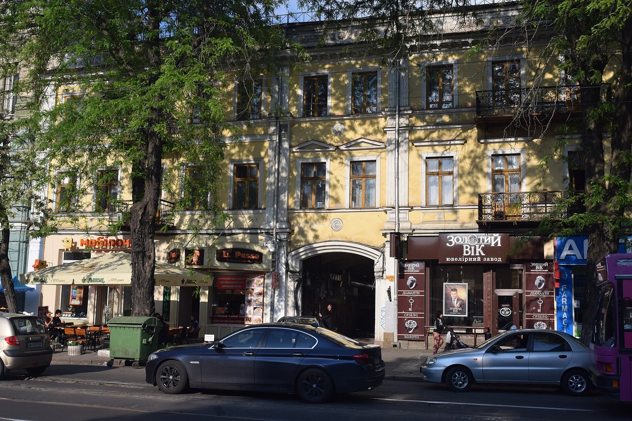 Будинок на вулиці Преображенській, 40 в Одесі, де розташований готель «Центральний»