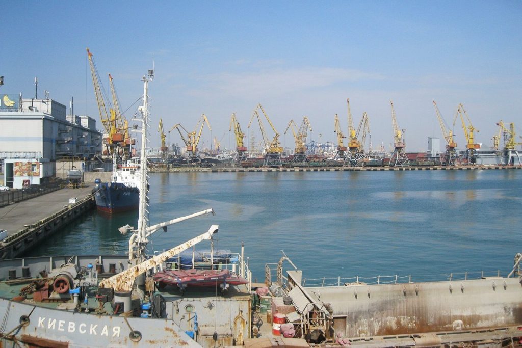 Одеський морський порт: крани й причали