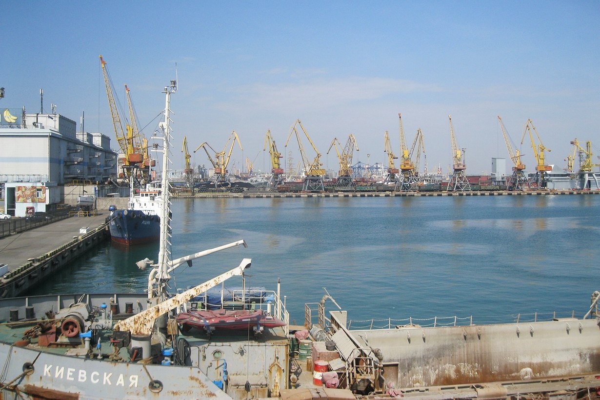Одеський морський порт: крани й причали
