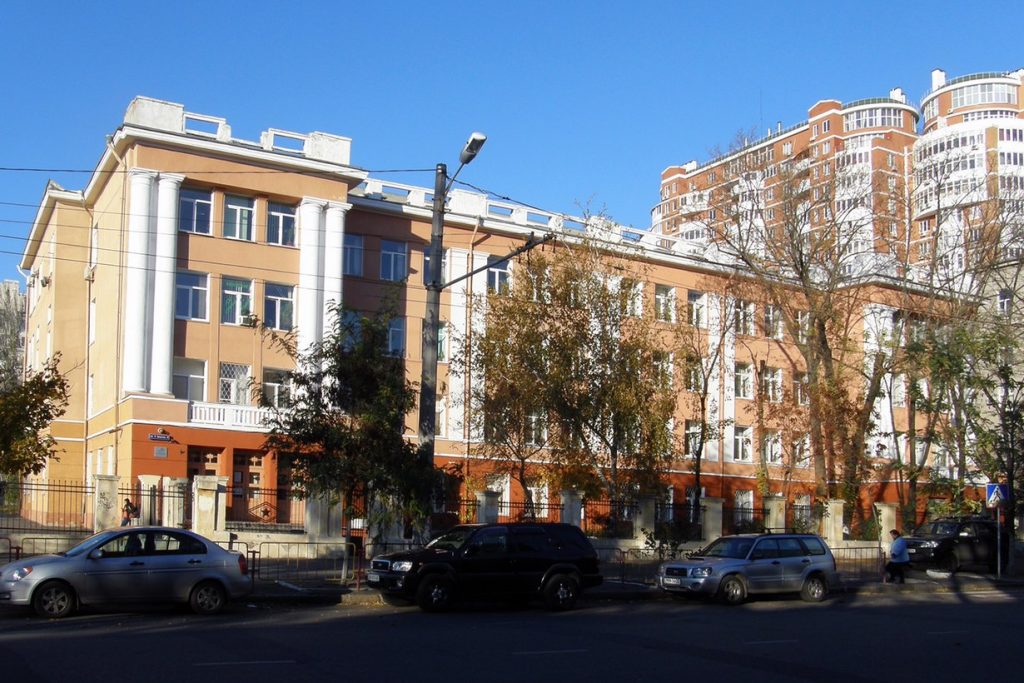 Будівля школи № 90 в Одесі, архівне фото