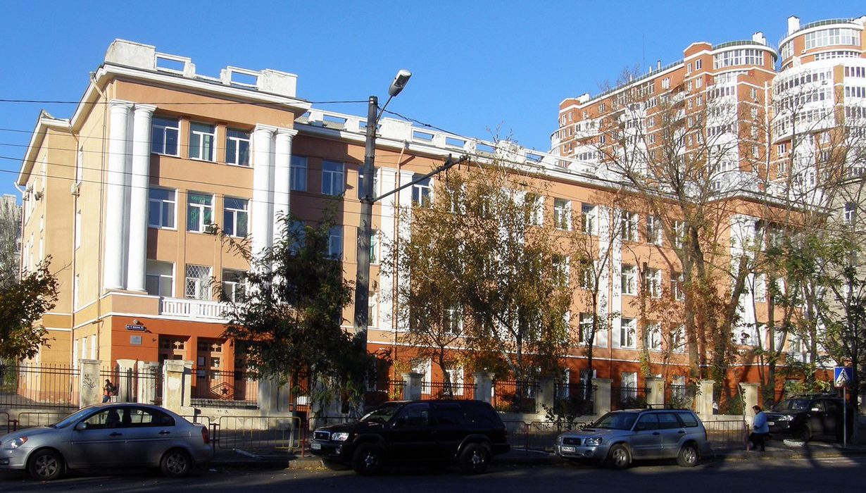 Будівля школи № 90 в Одесі, архівне фото