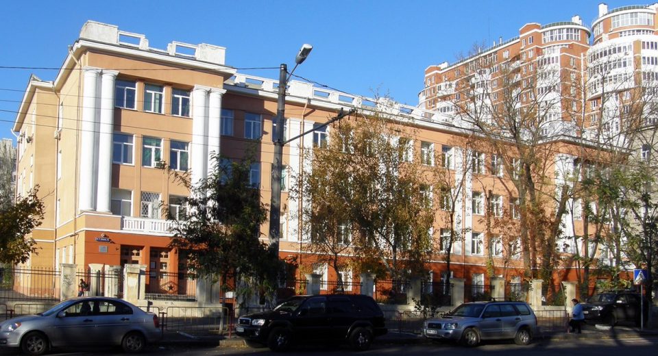 Будівля школи № 90 в Одесі, архівне фото