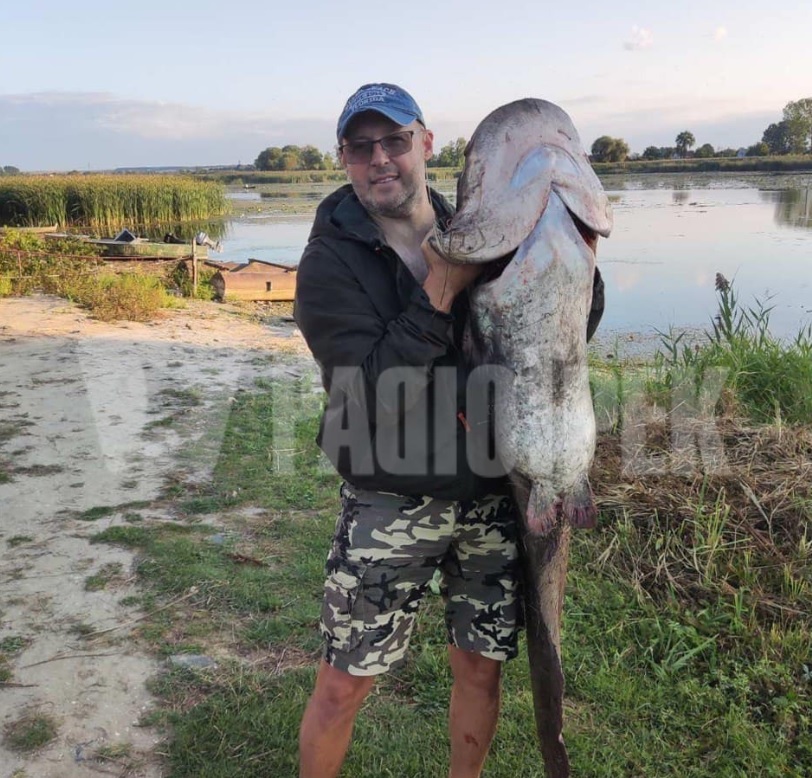 На Волині рибалка упіймав гігантського сома вагою 35 кг (фото)