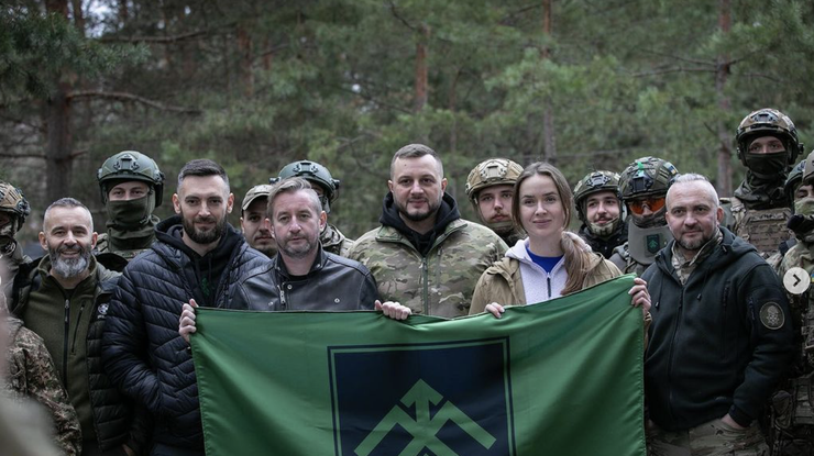 Світоліна і Жадан зустрілися з українськими воїнами та передали дрони (фото)